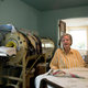 Mona Randolph spends six nights a week in her iron lung. Photo: Jennings Brown for Gizmodo